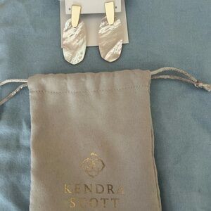 Kendra Scott Pearlized Drop Dangle Earrings 2 NWT